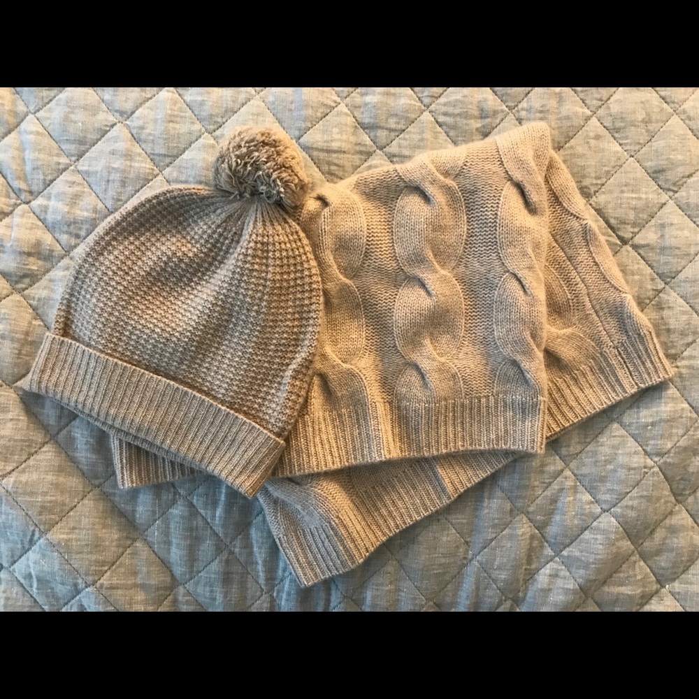 Knit cashmere hat and infinity scarf